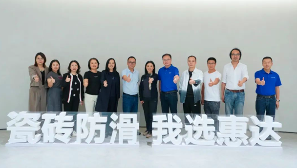 深化交流 賦能發展 | 鴻揚集團領導一行蒞臨惠達瓷磚，雅致大理石新品顏值吸粉，實力出圈！